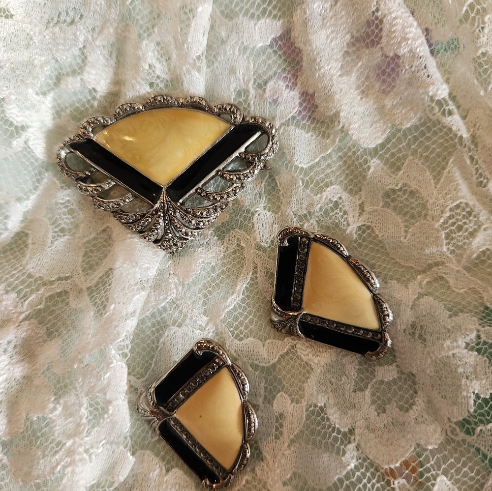 Vintage broche and earrings set